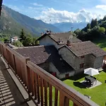 Casa Vacanze: Maison Des Gnomes 公寓式酒店 查兰德圣安塞尔