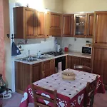 Casa Vacanze: Maison Des Gnomes 公寓式酒店 查兰德圣安塞尔