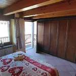 Casa Vacanze: Maison Des Gnomes 公寓式酒店 查兰德圣安塞尔