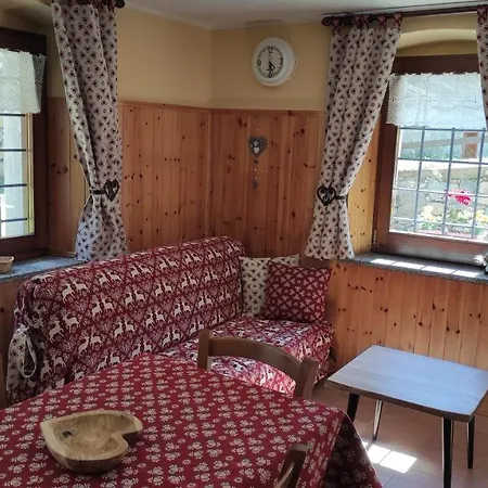 Casa Vacanze: Maison Des Gnomes Aparthotel Challand-Saint-Anselme