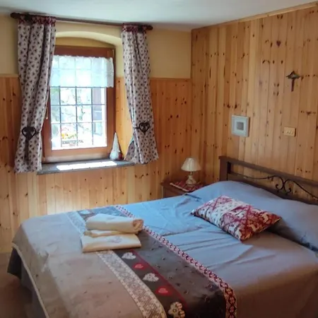 Apartahotel Casa Vacanze: Maison Des Gnomes Challand-Saint-Anselme