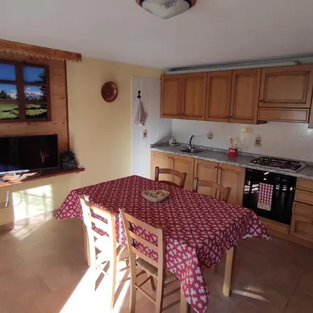 Aparthotel Casa Vacanze: Maison Des Gnomes Challand-Saint-Anselme