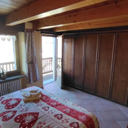 Casa Vacanze: Maison Des Gnomes Apartahotel Challand-Saint-Anselme