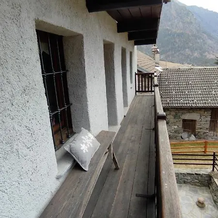 Aparthotel Casa Vacanze: Maison Des Gnomes Challand-Saint-Anselme