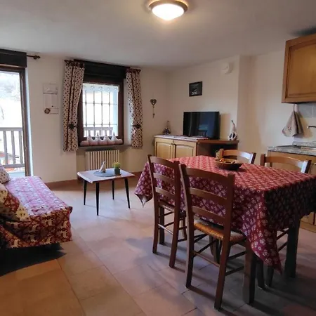 Aparthotel Casa Vacanze: Maison Des Gnomes Challand-Saint-Anselme