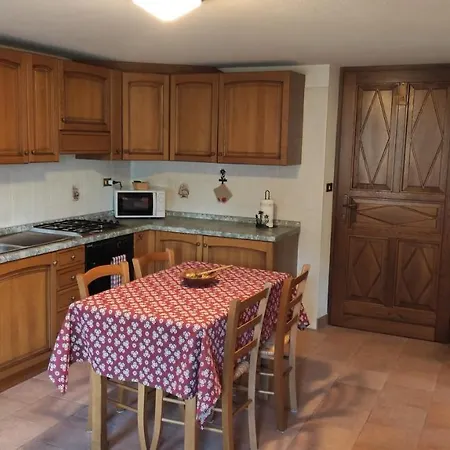 Aparthotel Casa Vacanze: Maison Des Gnomes Challand-Saint-Anselme