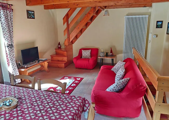 Aparthotel Casa Vacanze: Maison Des Gnomes Challand-Saint-Anselme